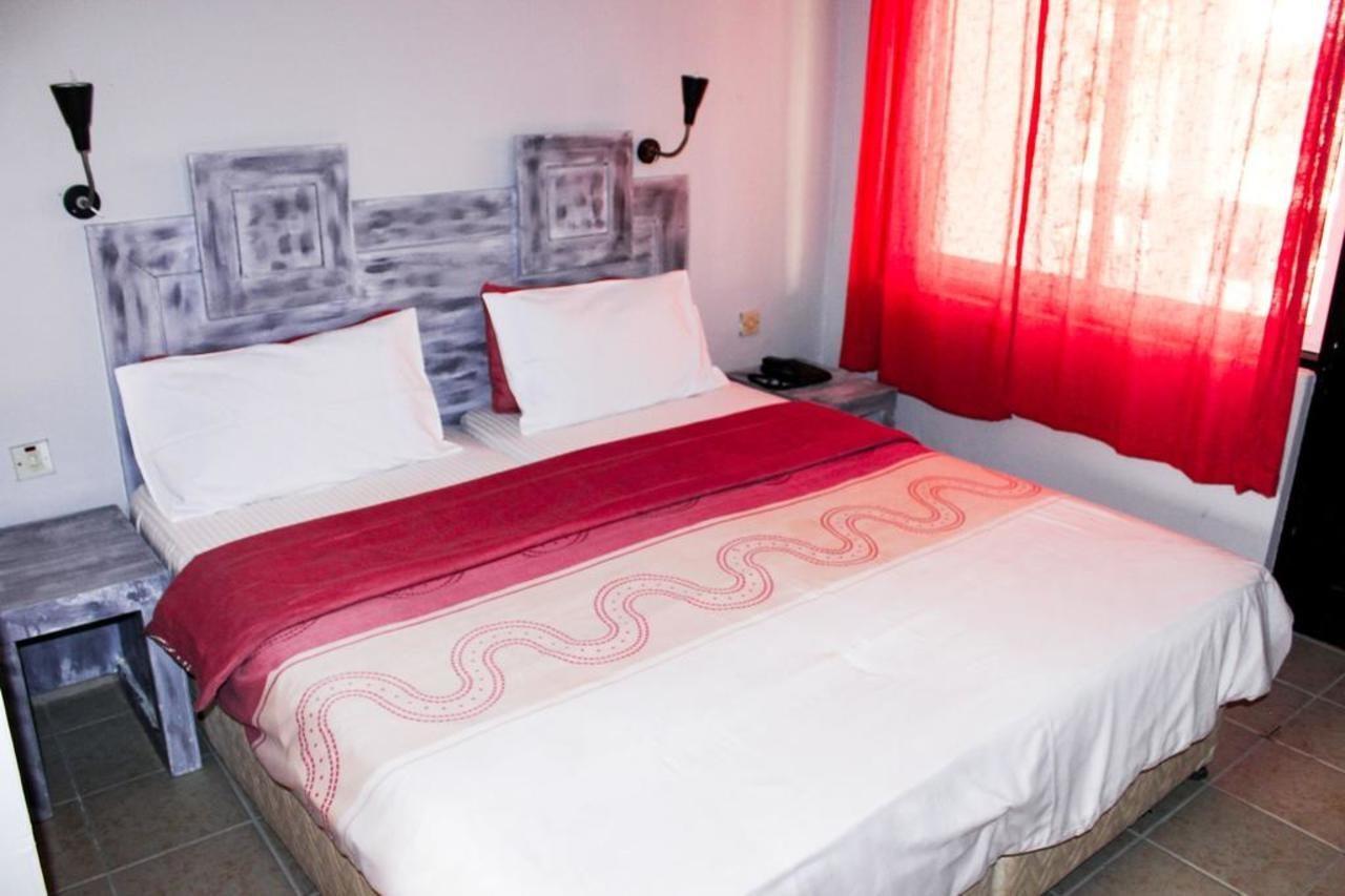 Sarges Hotel Serrekunda Esterno foto