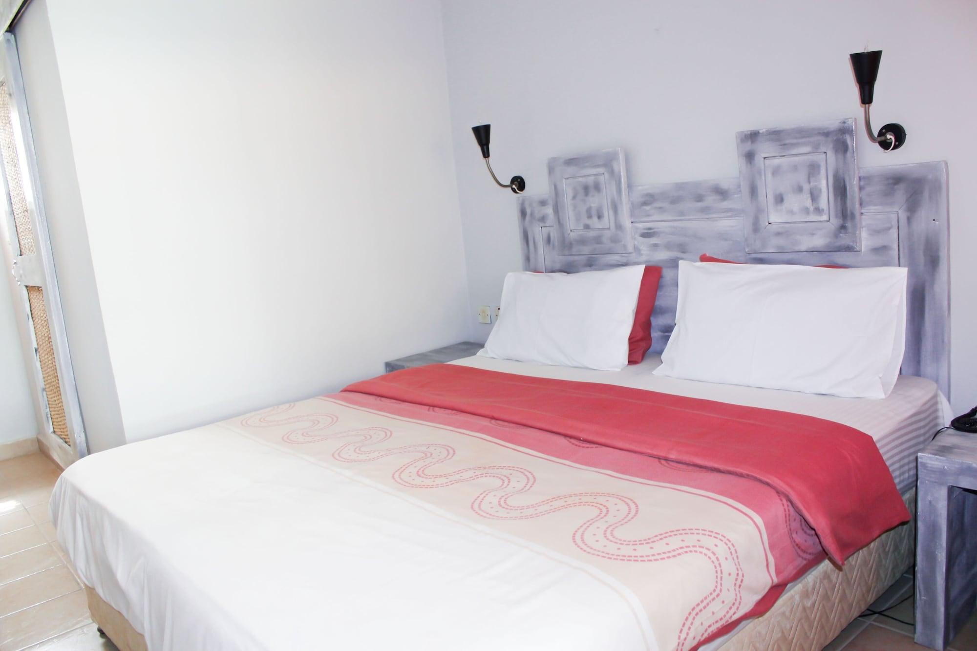 Sarges Hotel Serrekunda Esterno foto