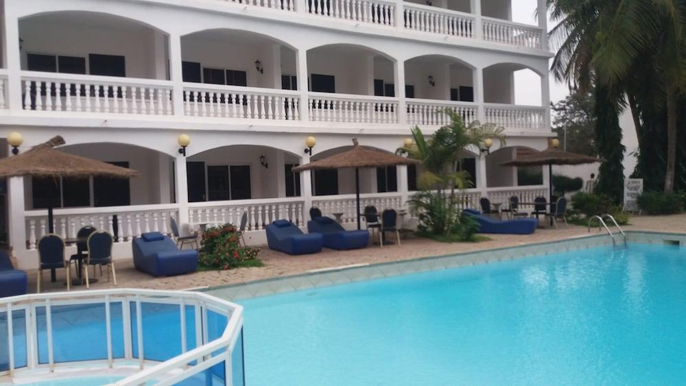 Sarges Hotel Serrekunda Esterno foto