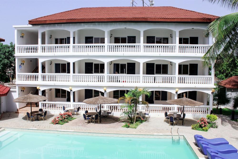 Sarges Hotel Serrekunda Esterno foto