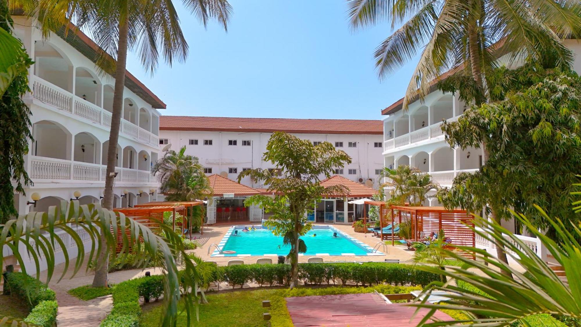 Sarges Hotel Serrekunda Esterno foto