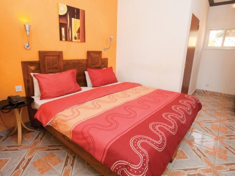 Sarges Hotel Serrekunda Esterno foto