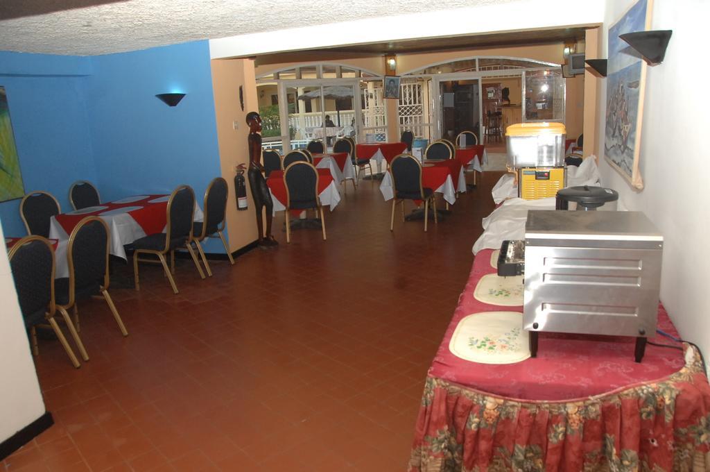 Sarges Hotel Serrekunda Esterno foto