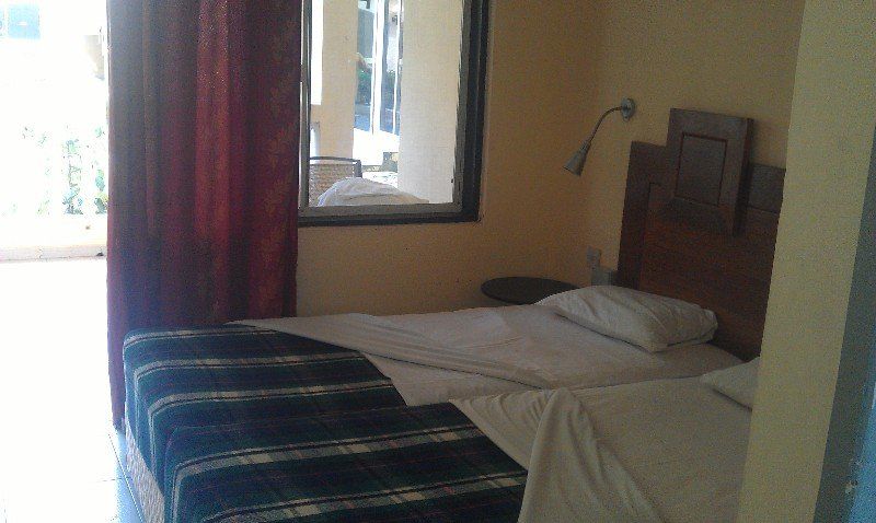 Sarges Hotel Serrekunda Esterno foto