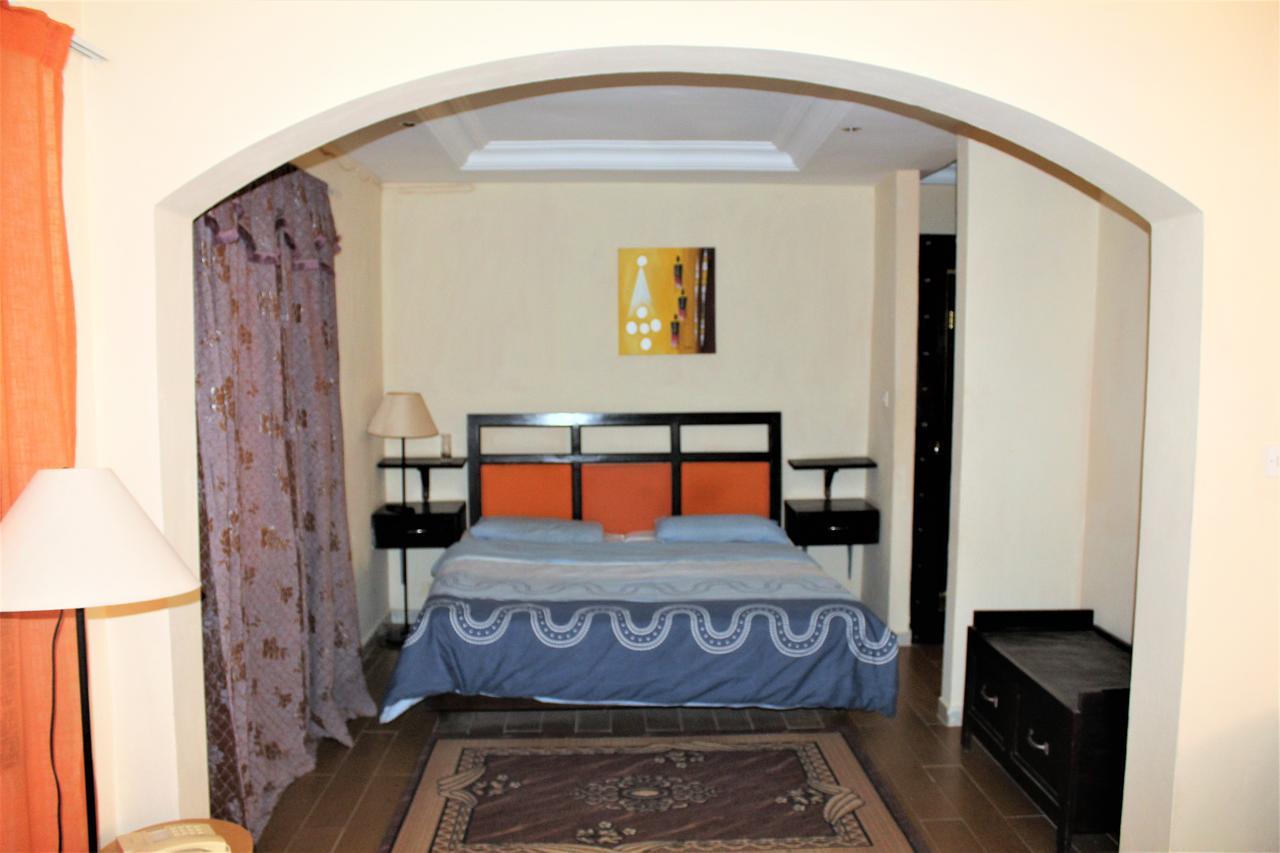Sarges Hotel Serrekunda Esterno foto