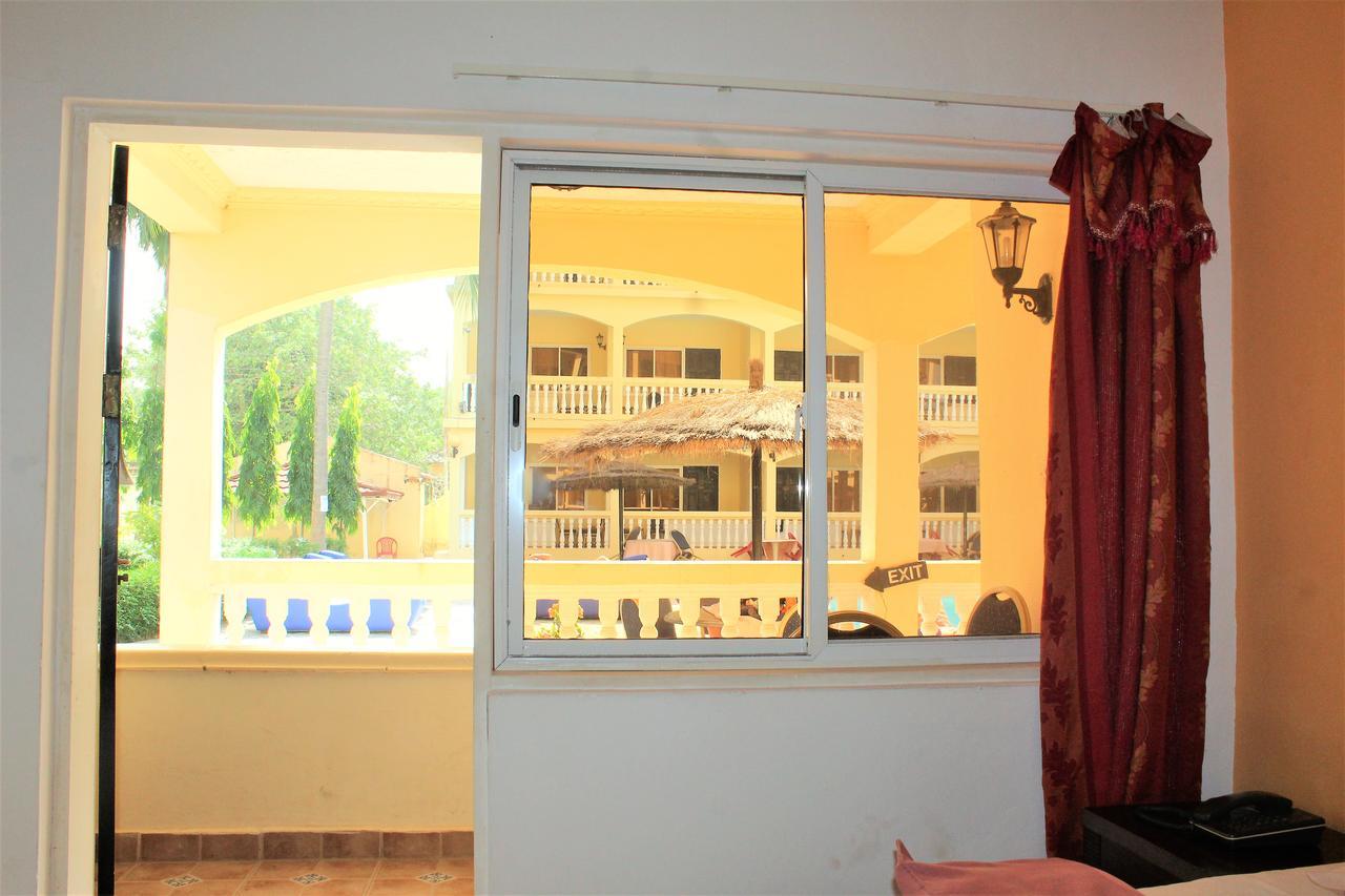Sarges Hotel Serrekunda Esterno foto