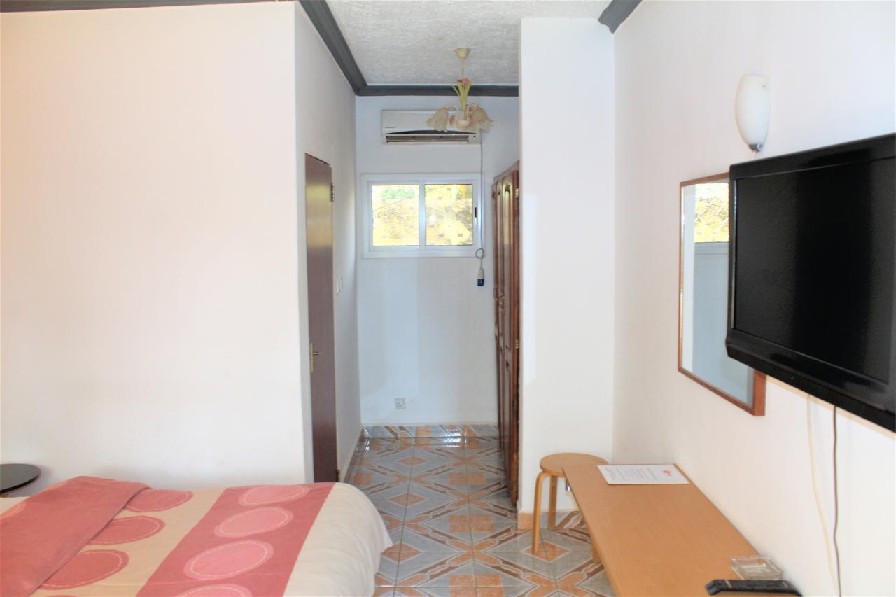 Sarges Hotel Serrekunda Esterno foto